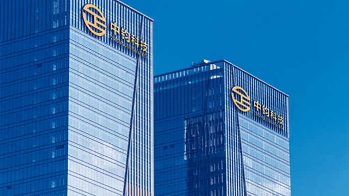 中钧技术服务有限公司安装步进式开水器，4出水口满足200人左右饮水！